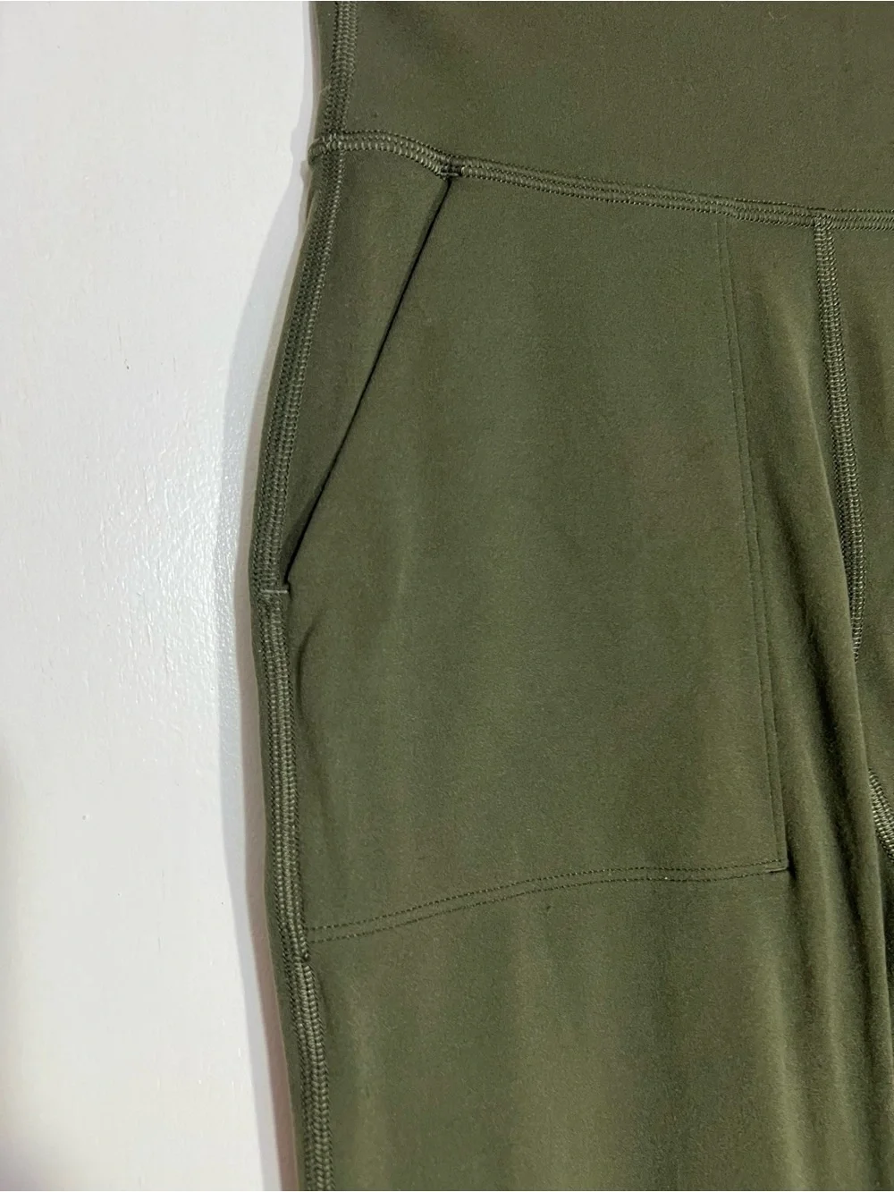 Lululemon Dark Olive  Align Jogger Crop *23